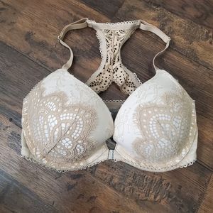 32DD Victoria's secret bra like new